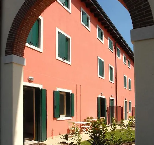 Corte Dei Cedri فندق 2*